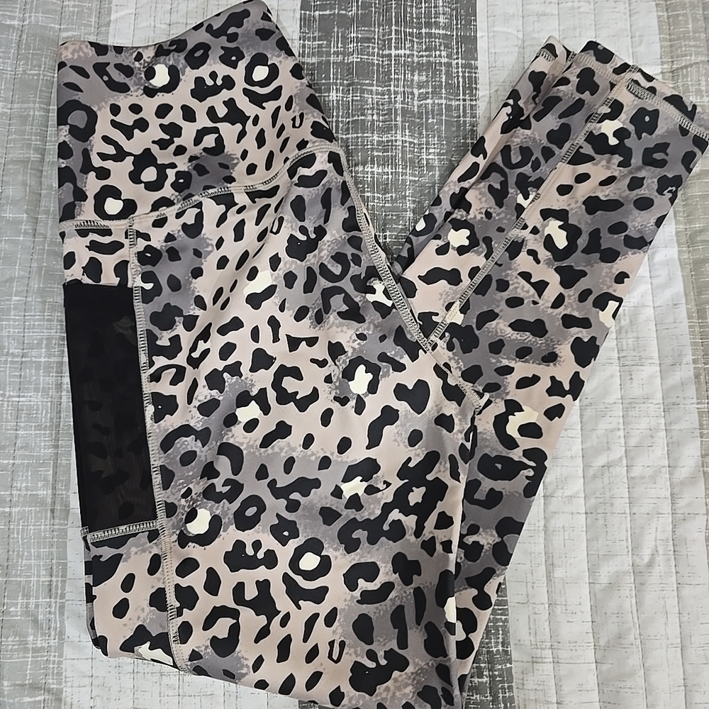 Legend Leopard Print Legging Sz M